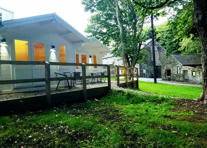 Dunmore Gardens Log Cabins